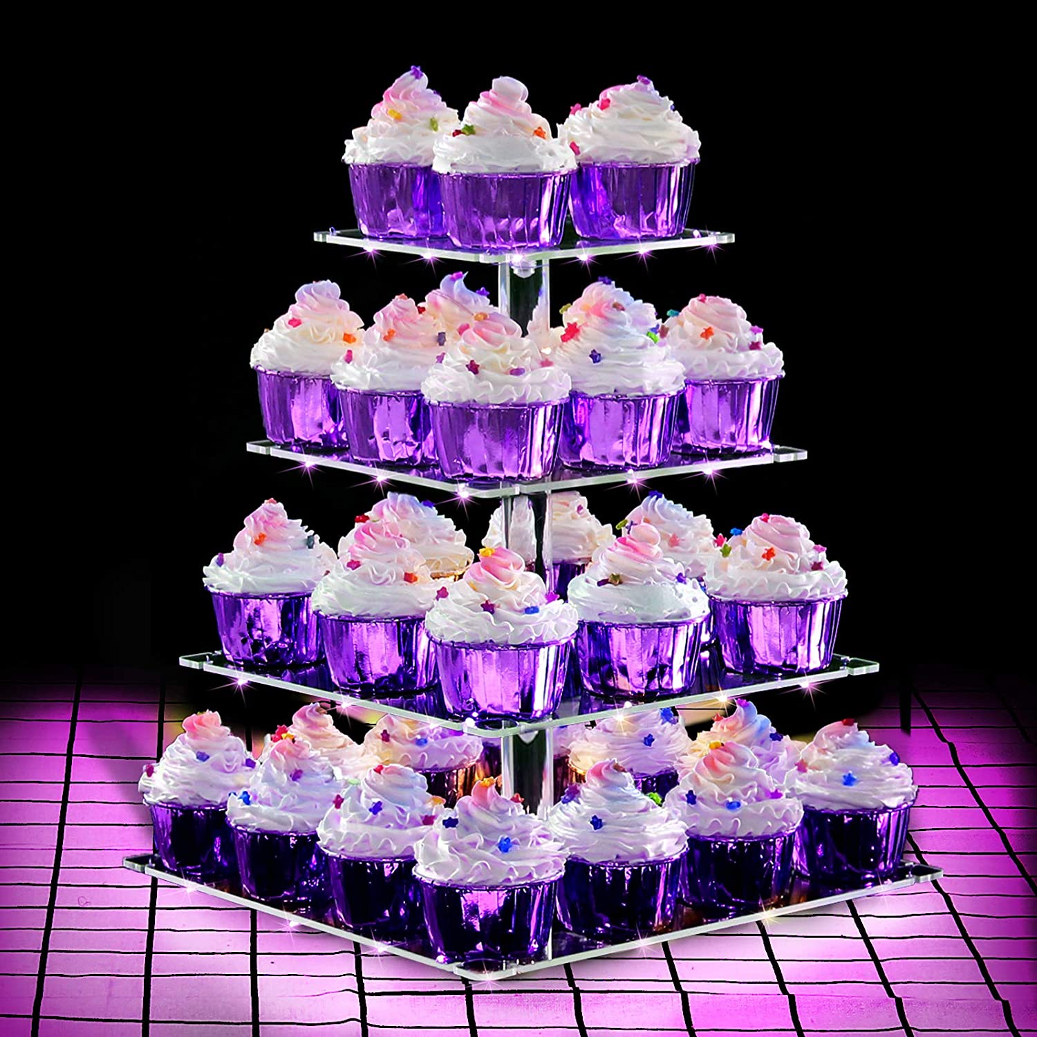 4 patrový stojan na dorty, cupcaky s LED světelným řetězem