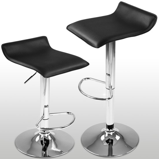 Dvě stylové a pohodlné otočné barové židle